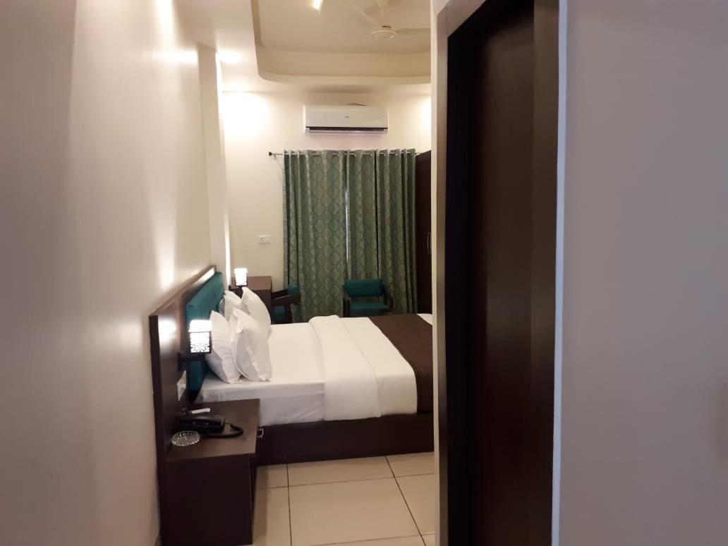 Hotel Paradise Inn ウダイプル エクステリア 写真